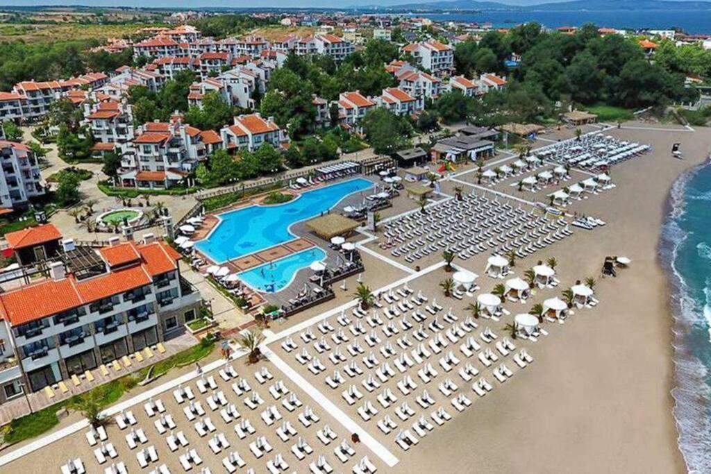 Apartment In The Picturesque Oasis Resort & Spa Lozenets Exterior photo