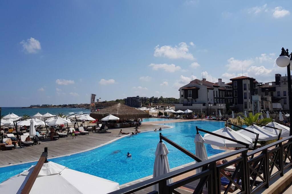 Apartment In The Picturesque Oasis Resort & Spa Lozenets Exterior photo