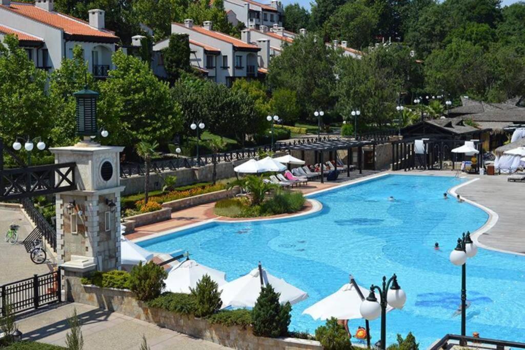 Apartment In The Picturesque Oasis Resort & Spa Lozenets Exterior photo