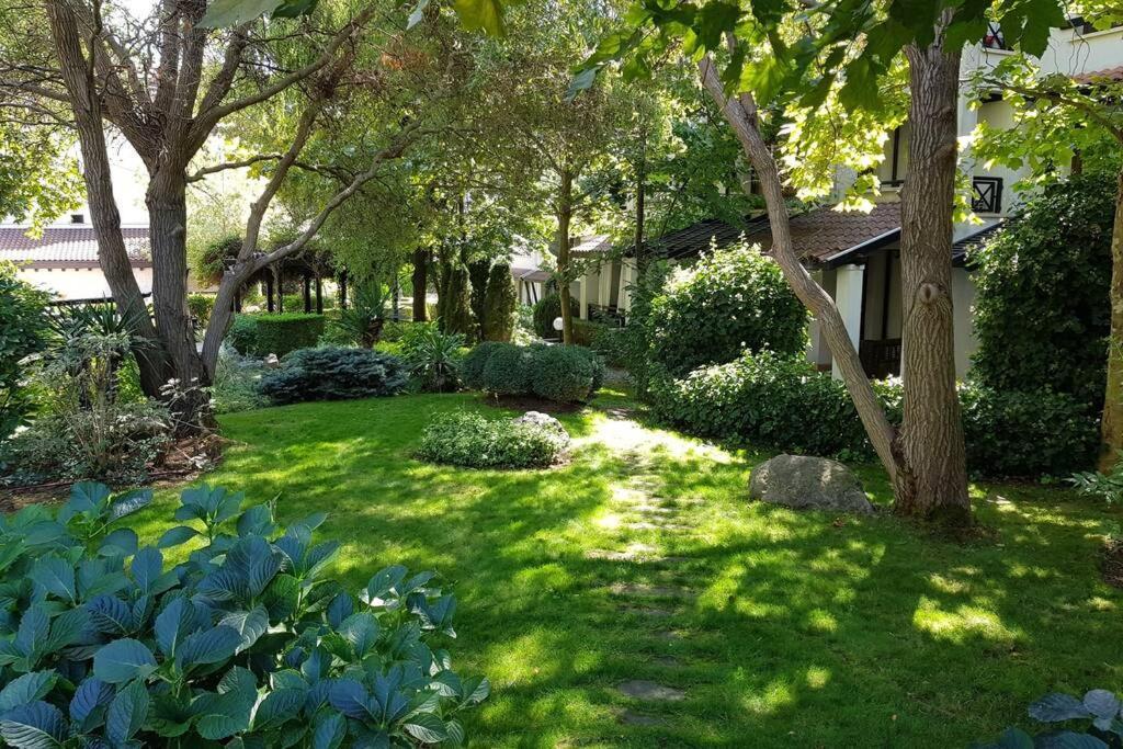 Apartment In The Picturesque Oasis Resort & Spa Lozenets Exterior photo